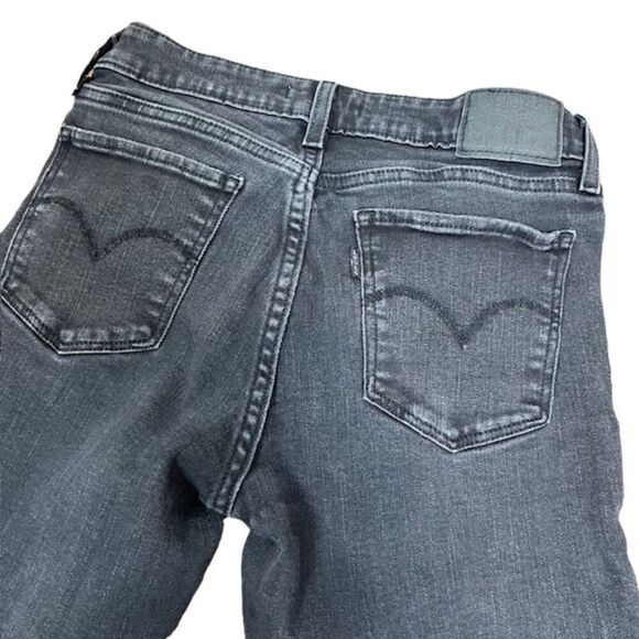 Levi's Women's 711 Ruffle Flair Leg Hem Skinny Crop Black Stonewash Size 27 - Picture 10 of 14